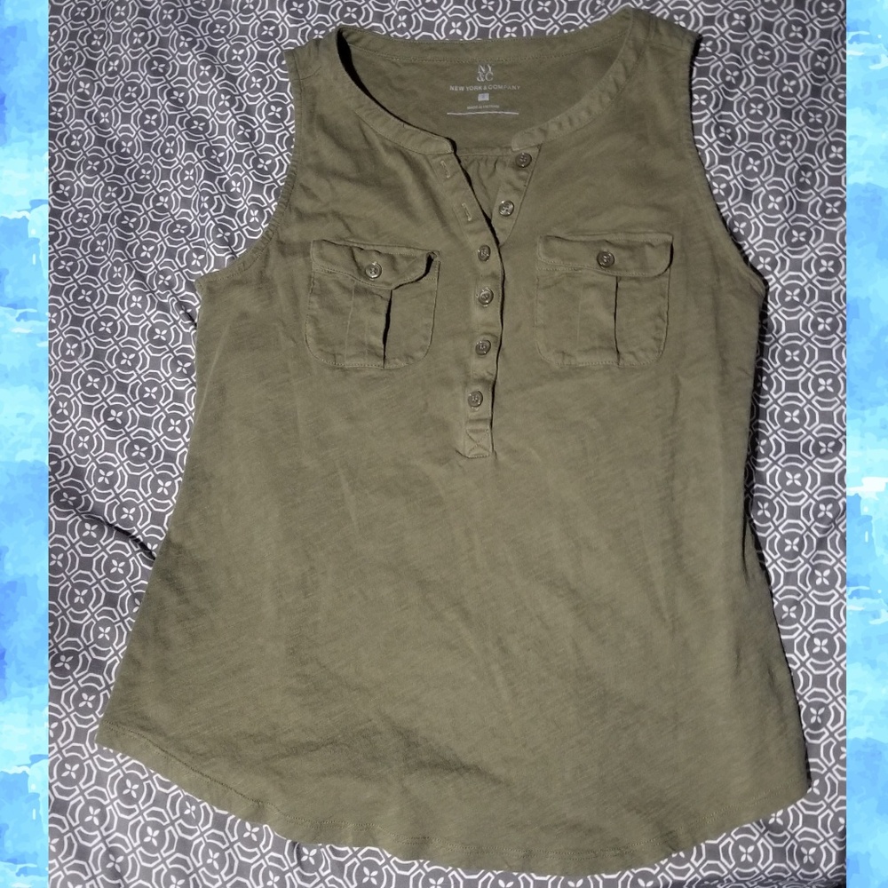 NY & Co green split neck tank top